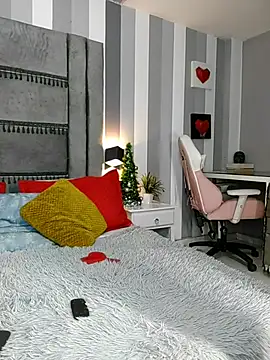 Julianewell online show from December 2025 12:52:02 PM