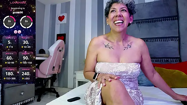 Julianewell online show from April 2026 12:32:02 PM