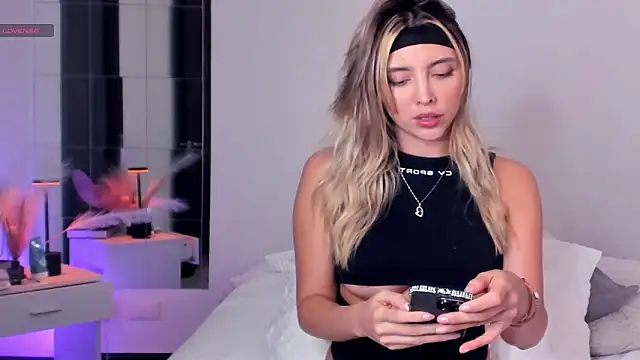 sammanthalove online show from March 2026 03:24:01 AM