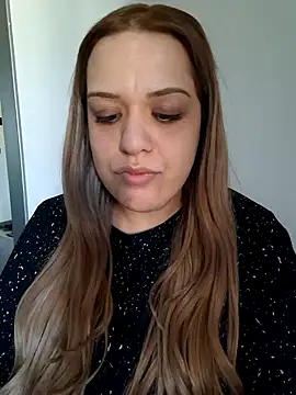Snapshot of cansuozell chatting on October 2025 12:40:02 PM cansuozell online show from October 2025 12:40:02 PM