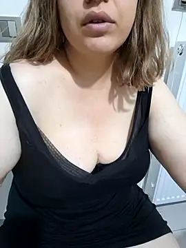 Snapshot of cansuozell chatting on September 2025 05:33:02 PM cansuozell online show from September 2025 05:33:02 PM