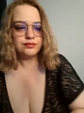 Snapshot of cansuozell chatting on September 2025 03:02:01 PM cansuozell online show from September 2025 03:02:01 PM