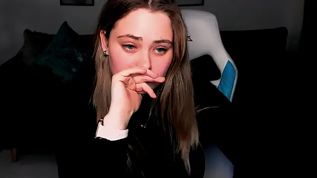 Snapshot of Rose_Sweetiee chatting on December 2025 09:40:01 PM Rose Sweetiee online show from December 2025 09:40:01 PM