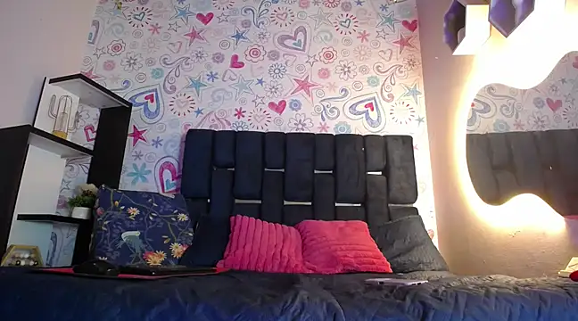 KOURTNEY-- online show from March 2025 04:40:01 AM