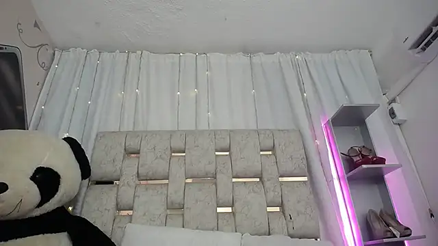 KOURTNEY-- online show from September 2025 02:23:01 AM