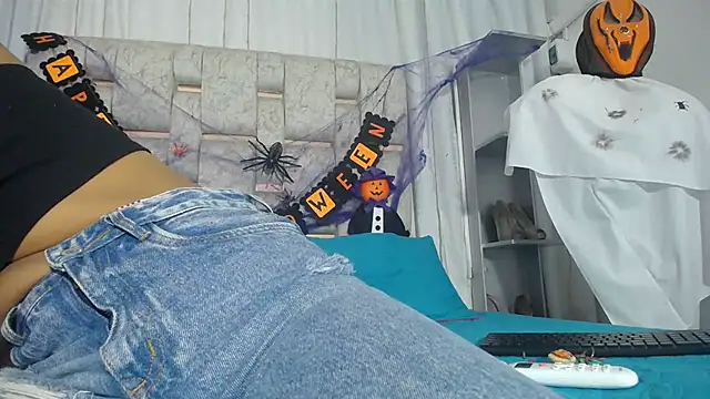 KOURTNEY-- online show from November 2025 02:16:02 AM