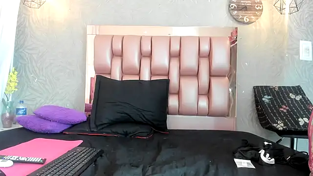 KOURTNEY-- online show from November 2025 06:29:02 PM