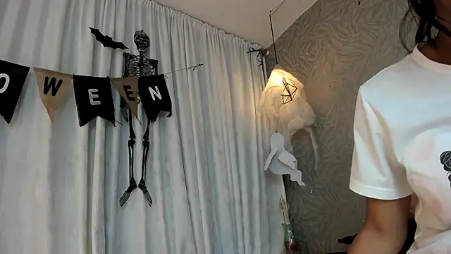 KOURTNEY-- online show from October 2025 02:00:02 AM