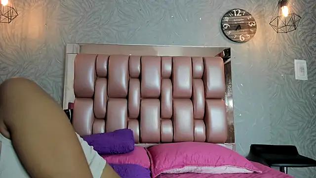 KOURTNEY-- online show from December 2025 02:34:02 AM