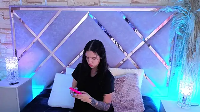 Snapshot of paulette_dupont chatting on June 2026 02:17:01 AM paulette dupont online show from June 2026 02:17:01 AM