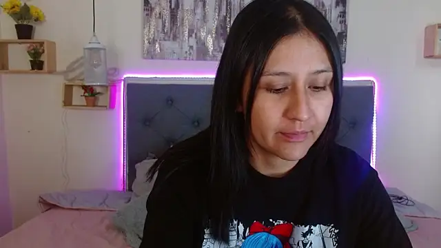 mia aira online show from October 2025 02:51:02 PM