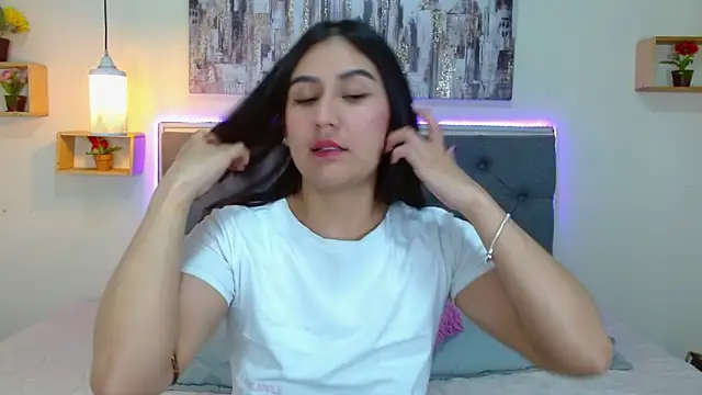 mia aira online show from November 2025 03:26:02 PM