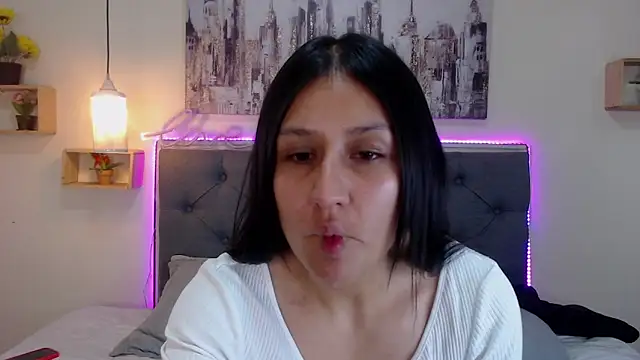 mia aira online show from October 2025 03:14:02 PM