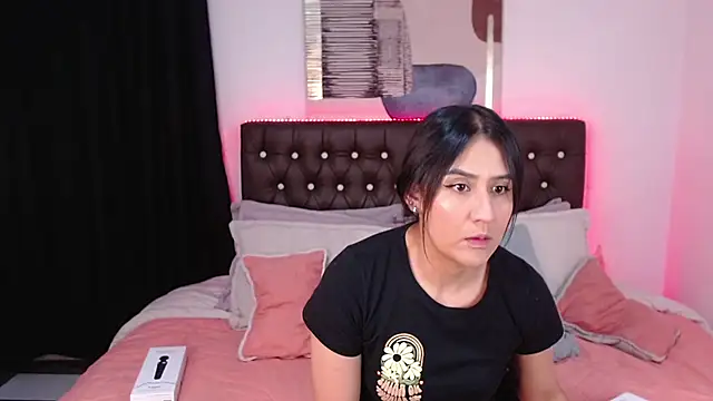 mia aira online show from March 2025 08:26:02 PM