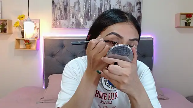 mia aira online show from September 2025 03:34:02 PM