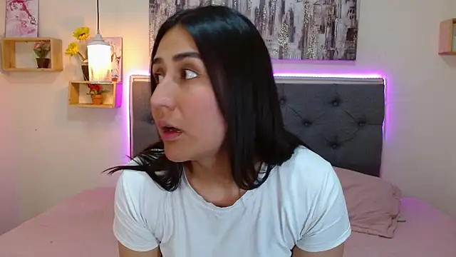 mia aira online show from September 2025 03:36:02 PM