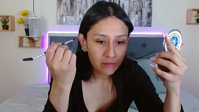 mia aira online show from September 2025 02:34:01 PM