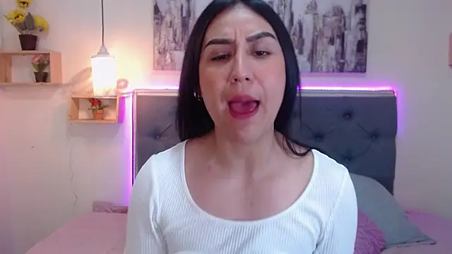 mia aira online show from October 2025 03:13:01 PM