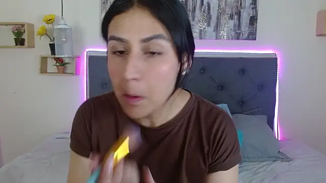 mia aira online show from September 2025 02:46:02 PM