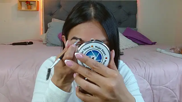 mia aira online show from November 2025 03:44:02 PM