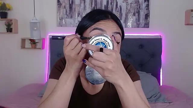 mia aira online show from November 2025 03:15:01 PM