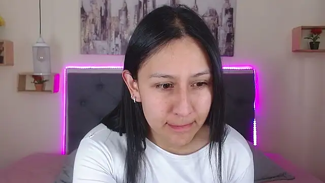 mia aira online show from November 2025 03:49:02 PM