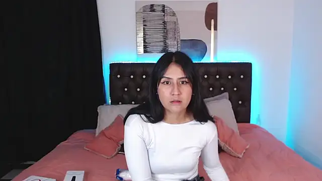 mia aira online show from March 2025 07:43:02 PM