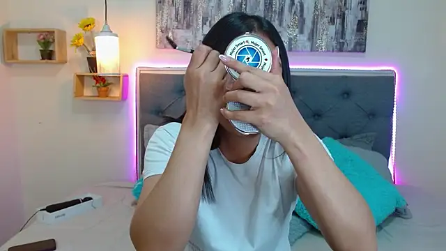 mia aira online show from October 2025 03:16:02 PM