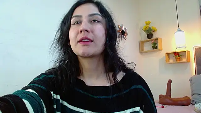 mia aira online show from December 2025 08:04:02 PM