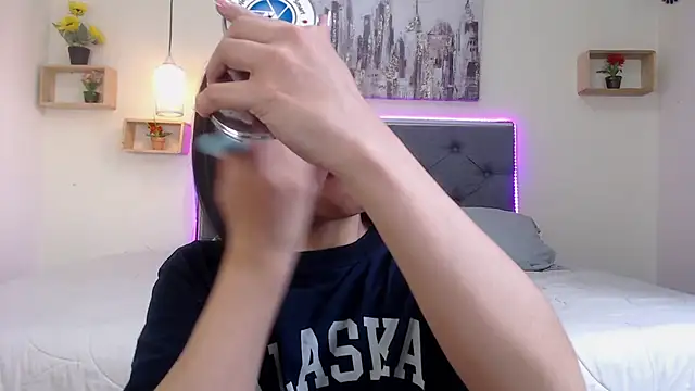 mia aira online show from October 2025 04:15:02 PM