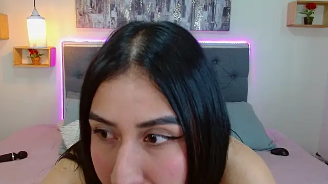 mia aira online show from November 2025 03:45:02 PM