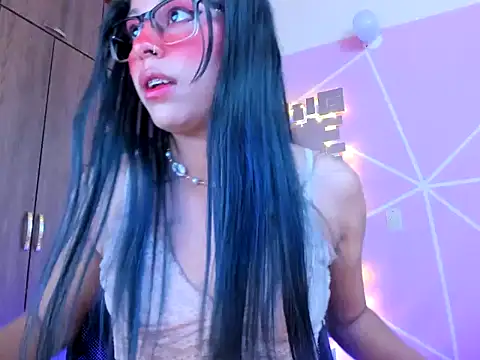Snapshot of _ALLYSON18_ chatting on March 2025 05:44:01 PM ALLYSON18 online show from March 2025 05:44:01 PM