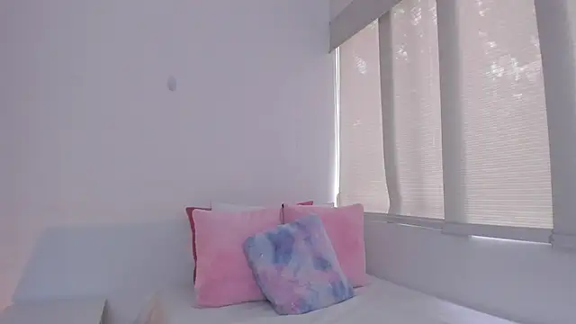 Brisa blue online show from February 2025 04:39:02 PM
