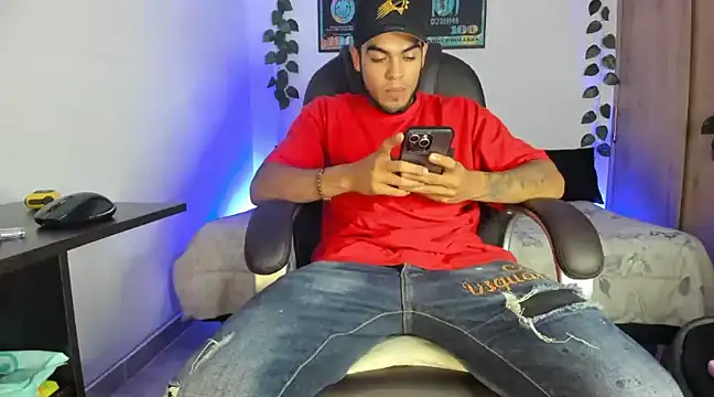 mikee scooth online show from February 2025 04:44:02 AM