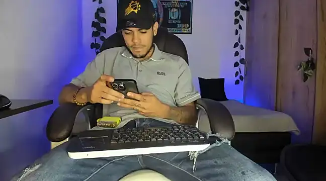 mikee scooth online show from March 2025 02:31:02 AM