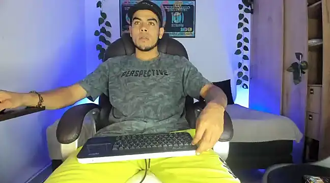 mikee scooth online show from March 2025 08:16:02 PM