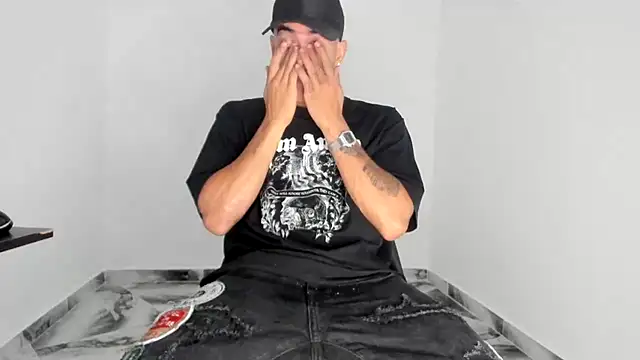 mikee scooth online show from November 2025 01:39:02 AM