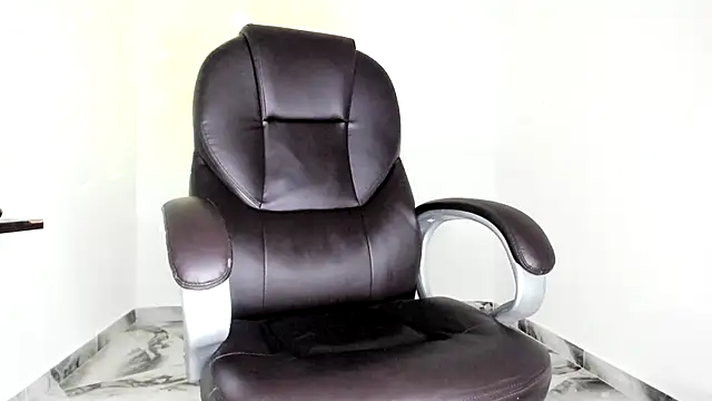 Snapshot of mikee_scooth chatting on May 2026 06:25:01 PM mikee scooth online show from May 2026 06:25:01 PM