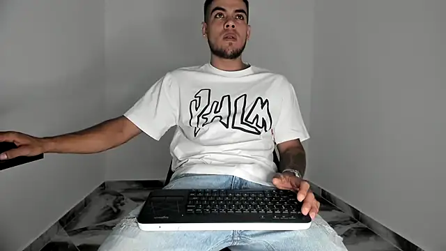 mikee scooth online show from November 2025 04:43:02 PM