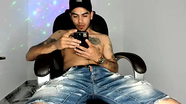 Snapshot of mikee_scooth chatting on June 2026 08:28:01 PM mikee scooth online show from June 2026 08:28:01 PM