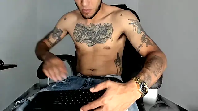 Snapshot of mikee_scooth chatting on July 2026 06:43:02 PM mikee scooth online show from July 2026 06:43:02 PM