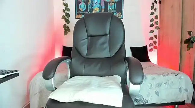 mikee scooth online show from February 2025 02:14:02 AM