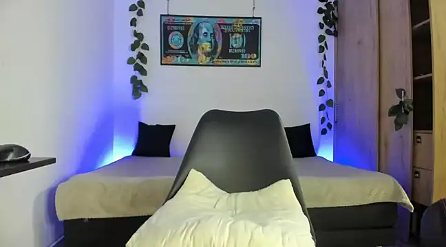 mikee scooth online show from February 2025 05:26:01 AM