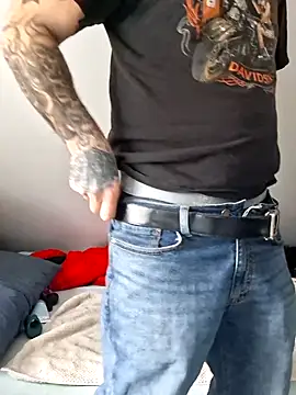 PNTlooker256 online show from February 2026 06:16:01 PM