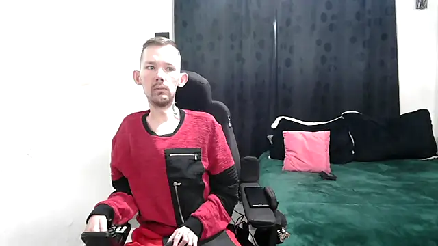 Snapshot of Sophia_and_Thomas chatting on March 2025 09:56:01 AM Sophia and Thomas online show from March 2025 09:56:01 AM