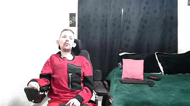Sophia and Thomas online show from March 2025 10:15:02 AM