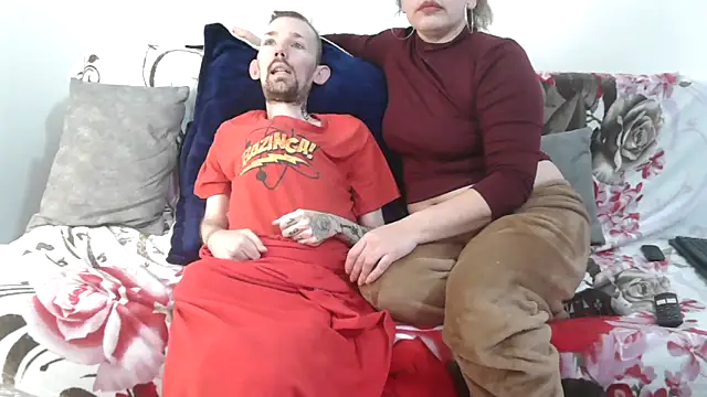 Snapshot of Sophia_and_Thomas chatting on December 2025 08:17:02 PM Sophia and Thomas online show from December 2025 08:17:02 PM