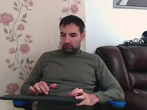 Snapshot of Leo_1617 chatting on December 2025 11:58:01 AM Leo 1617 online show from December 2025 11:58:01 AM