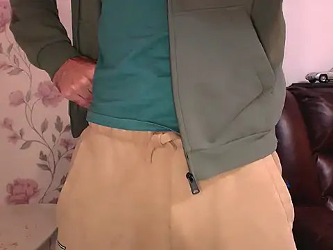 Snapshot of Leo_1617 chatting on November 2025 11:32:02 AM Leo 1617 online show from November 2025 11:32:02 AM