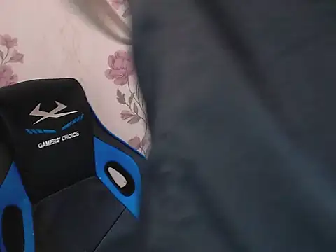 Snapshot of Leo_1617 chatting on October 2025 03:00:02 PM Leo 1617 online show from October 2025 03:00:02 PM